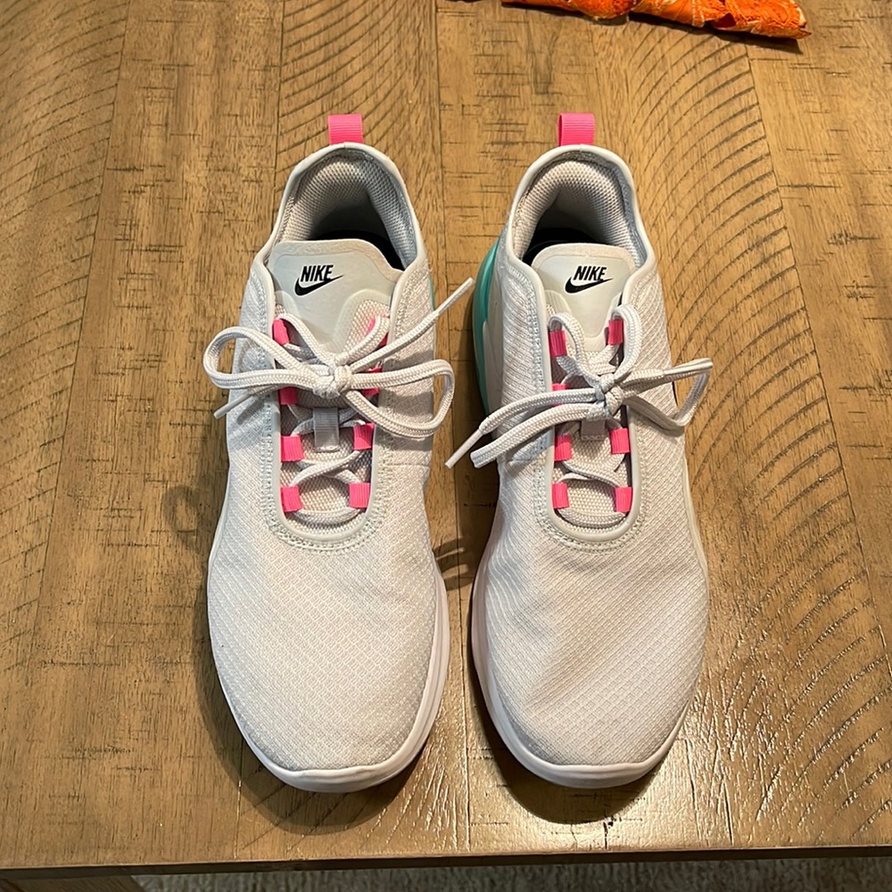Womens Nike tennis shoes